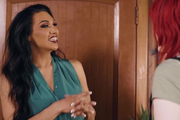 'Cowgirl'-Szene aus Ella Hollywood & Jessy Dubai - Just A Phone Call Away