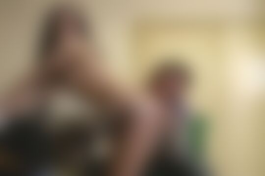 'Pärchen'-Szene aus Die frühreife zierliche Lullu Gun bekommt amtlichen Prügel rein