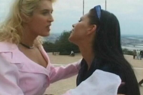 'Rocco Siffredi'-Szene aus Schöne Frauen und italienische Würste. Rudelbums auf der Terrasse