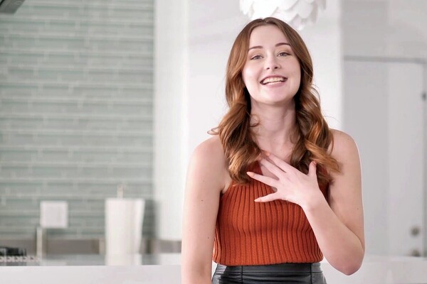 'Fitnessstudio'-Szene aus Danni Rivers - Tiny