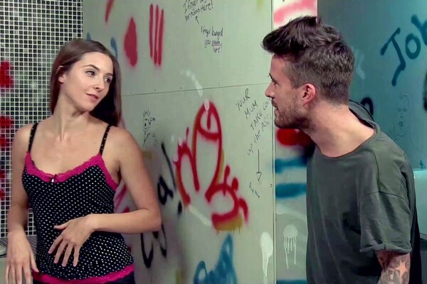 'Toilette'-Szene aus Toilet Surprise 2 (erotic planet) Szene 1