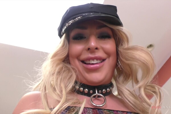 'Unterwäsche'-Szene aus Andi Rye & Chanel Santini - Trans-Starz! 12