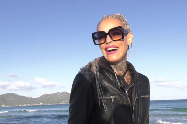 'Tattoo'-Szene aus Sophie Logan - Sexgierige Tattoo-Schlampen