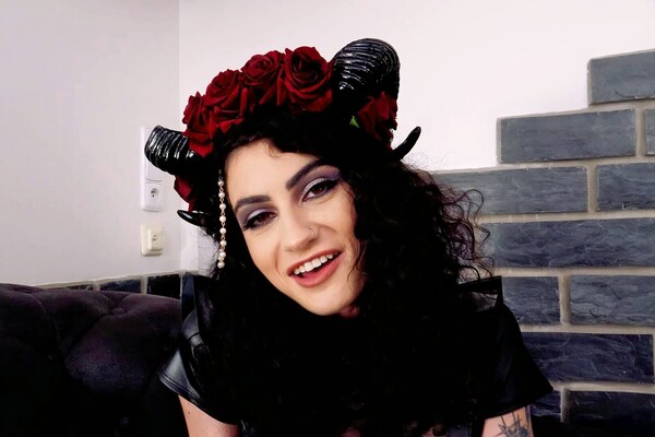 'Gothic'-Szene aus Lydia Black - Gangbang Devils