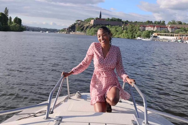 'Latina'-Szene aus Barbie Rous - Lateenas 7