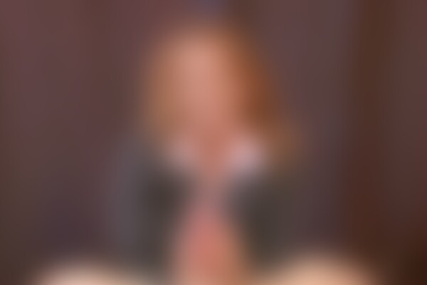 'Hawk Tuah'-Szene aus Monsters Of Jizz 21: Step-mom Special (Monsters Of Jizz) Szene 6