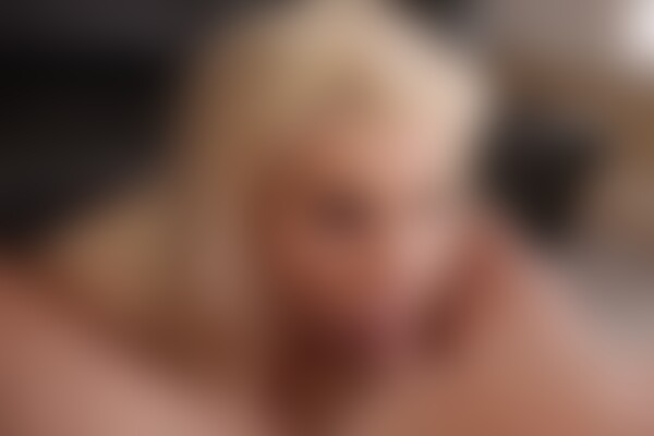 'Busty'-Szene aus Spencer Scott - Hot Busty Cougars 2