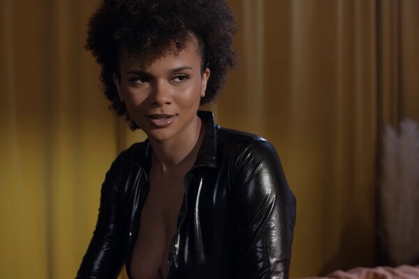 'Twins'-Szene aus Alina Ali - Sally Mae - The Revenge Of The Twin Dragons