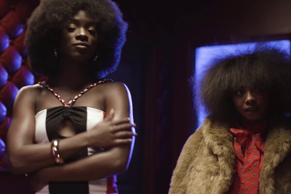 'Twins'-Szene aus Ana Foxxx & Cali Caliente - Sally Mae - The Revenge Of The Twin Dragons