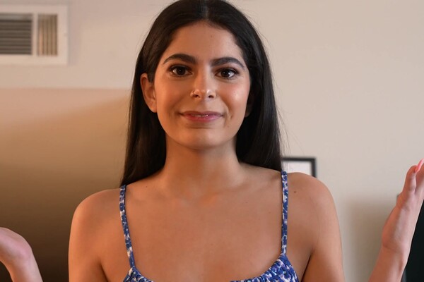 'Curvy'-Szene aus Angel Gostosa - It Barely Fits Lil' Sis! 7