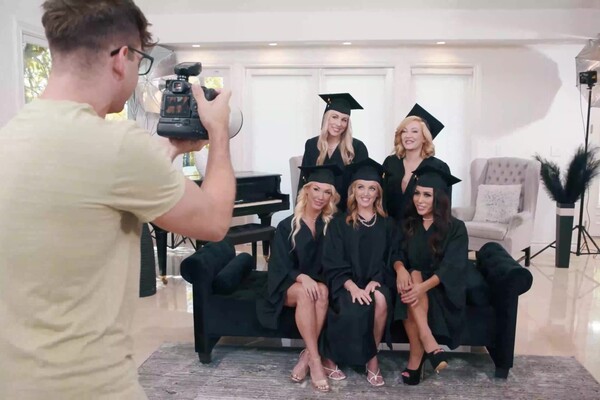 'Facial'-Szene aus Adira Allure, Bunny Madison & Charlie Forde - Graduation Overload