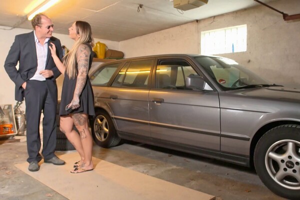 'Clown'-Szene aus Eva Schwarz & Mia Blow - Deutsche Sex Stars 32