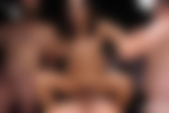 'Babysitter'-Szene aus Aurora - Gangbang Creampie Petite Asians Edition