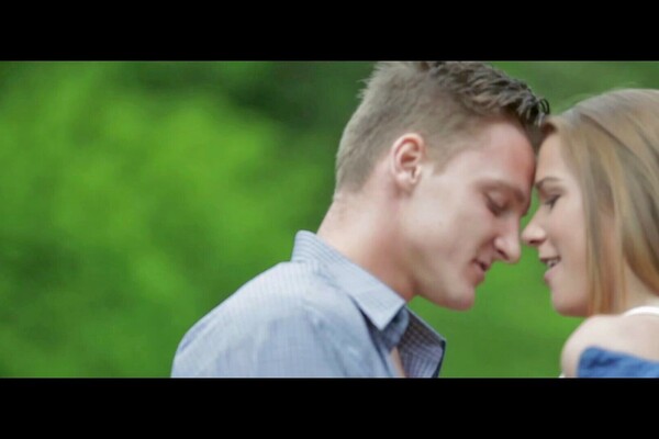 'Exhibitionismus'-Szene aus Alexis Crystal - The Exhibitionist: Outdoor Display Of Lust