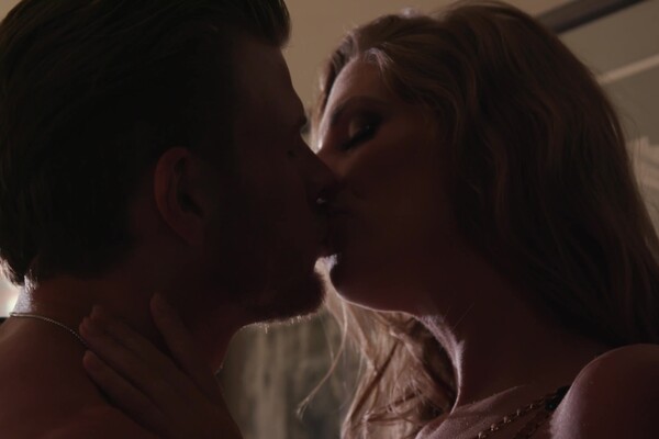 '18 Jahre alt'-Szene aus Annie King - Older Women Love Younger Men