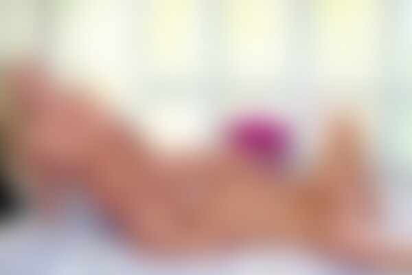 'Badezimmer'-Szene aus Christie Stevens & Zoey Monroe - Mom's Squirting Condition