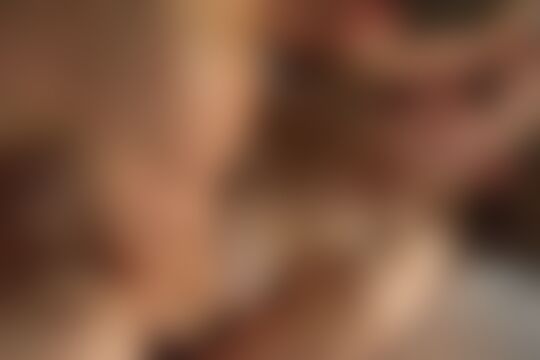 'Naturbusen'-Szene aus Brooke Wylde - Naturals 2