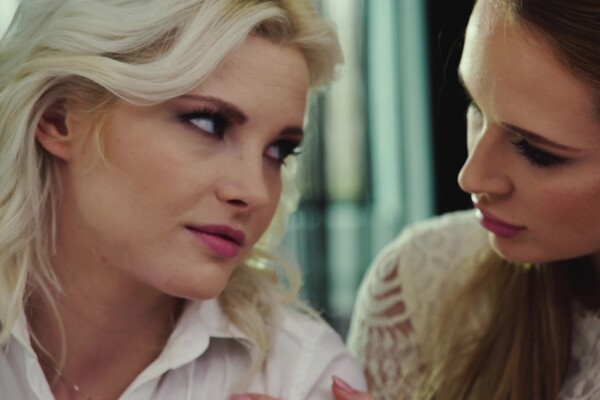 'Premium'-Szene aus Zazie Skymm - Lesbian Addicted