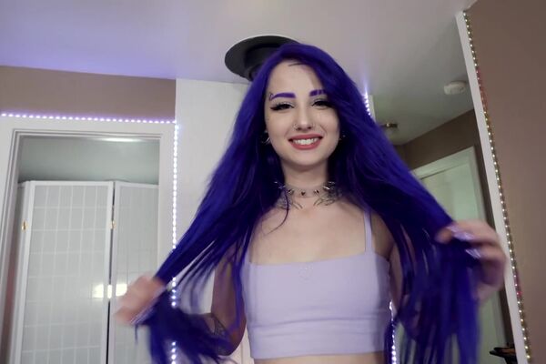 'Kino'-Szene aus Val Steele - Touch Of The Younger Kind 15