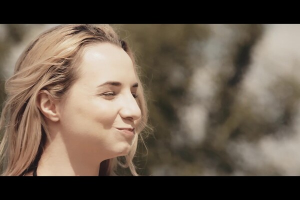 'Exhibitionismus'-Szene aus Mona Blue - The Exhibitionist 5: Nature Lovers