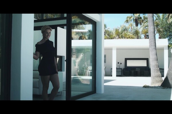 'Exhibitionismus'-Szene aus Cherry Kiss - The Exhibitionist 5: Nature Lovers