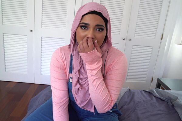 'Gothic'-Szene aus Julz Gotti - Hijab Hookups 4