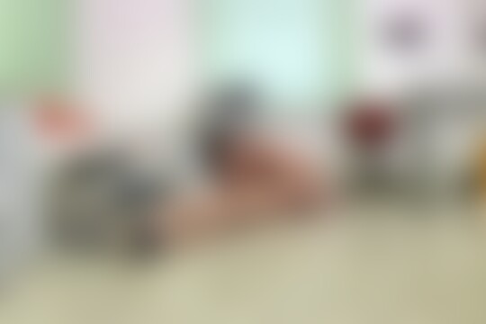 'Parkplatz'-Szene aus Kleines schwarzhaariges Luder fickt mit Autohändler