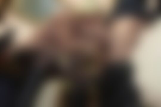 'Parkplatz'-Szene aus Die flache tätowierte Riesenblondine Sina Longleg will das Auto billiger haben ...