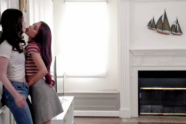 'Augenbinde'-Szene aus Evelyn Claire & Sabina Rouge - Carried Away