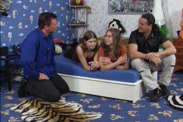 'Schlagen'-Szene aus Alles Schlampen auch die Mutti (Puaka) Szene 5