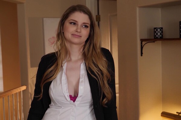 'Busty'-Szene aus Bunny Colby - Busty Bosses