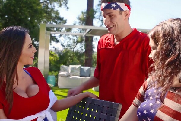 'Kostüm'-Szene aus Ariella Ferrera & Jennifer Jacobs - How To Plan An Orgy 2