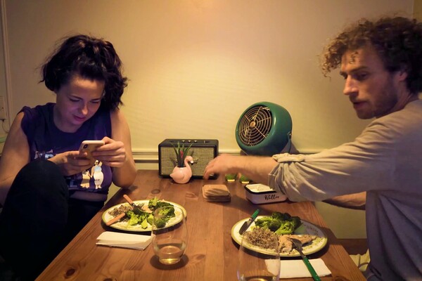 'Model'-Szene aus Siouxsie Q - Model Time 9