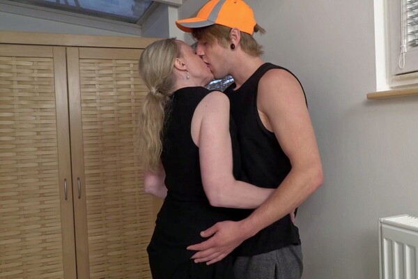 'GILF'-Szene aus Andrea Ann - The GILF Next Door