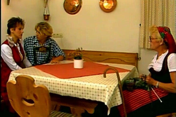 'Dorf'-Szene aus Heidi 1 - Auf der Heidi gibt's koa Sünd (Herzog) Szene 3