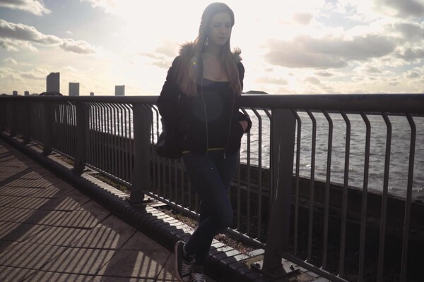 'Stöhnen'-Szene aus Stella Cox - Daring Confessions