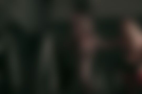 'Sklaven'-Szene aus Das herrische blonde Babe Lyra Law dominiert ihre schwarze Sklavin Skin Diamond