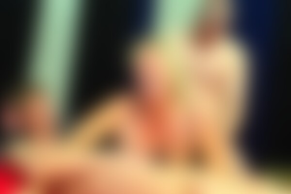 'Hängetitten'-Szene aus Versaut & Geil wie nie (Deutsche Porno Freunde) Szene 4