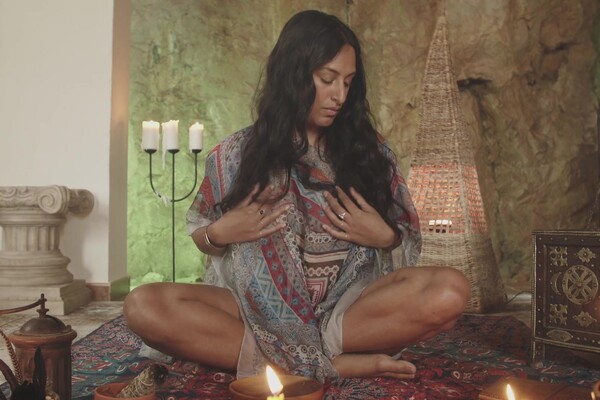 'Unterm Rock'-Szene aus Calita Fire & Julia Roca - Sex Magic