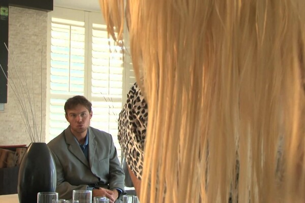 'Massage'-Szene aus Aiden Starr, Angel Dark & Riley Evans - 8 Masseurinnen