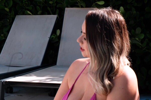 'Busty'-Szene aus Marina Morris - Thicc Moms Fucked 2