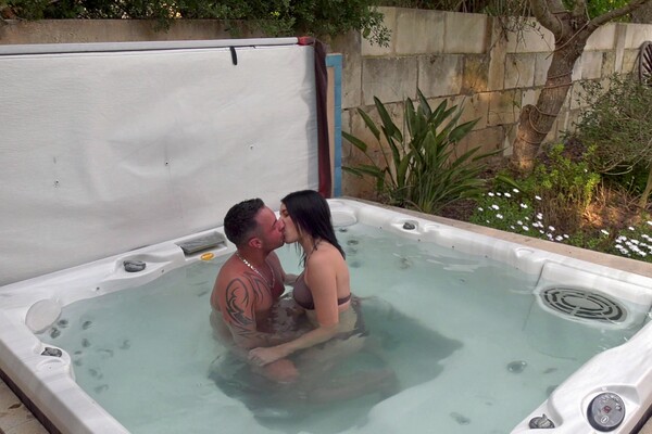 'Doggy Style'-Szene aus Nyla Style - Unter Wasser Action