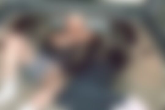 'Auto'-Szene aus Dirty Tracy Doppel: Im Auto und auf der Couch