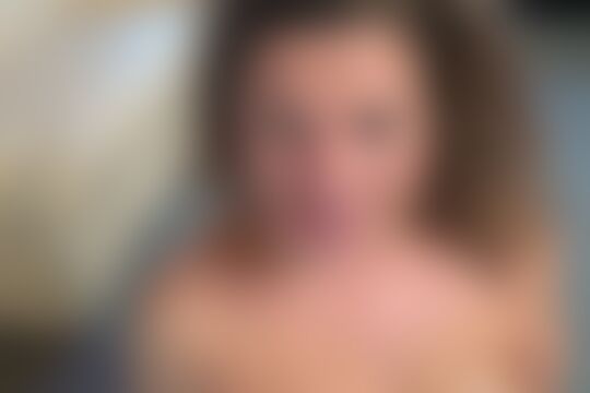 'FKK'-Szene aus Die erste DP für die süße Hausfrau Lara