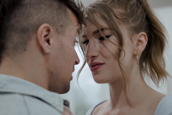 'Babysitter'-Szene aus Octavia Red - Big Boob Babysitters 3