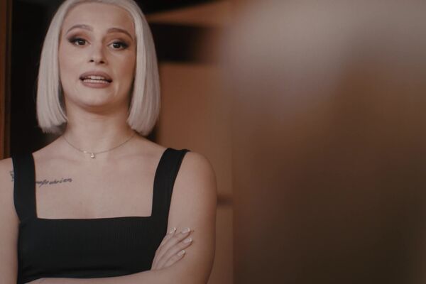 'Vampir'-Szene aus Christy White, Kate Quinn & May Thai - Love Illusion