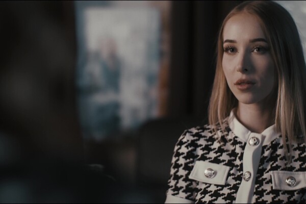 'Vampir'-Szene aus Cherry Candle, Clemence Audiard & Marina Gold - Love Illusion