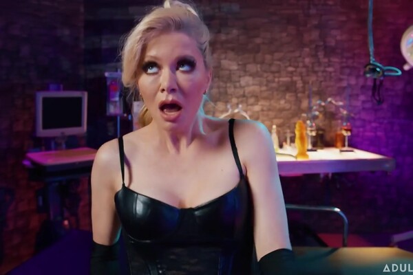 'Kinky'-Szene aus Leana Lovings & Serene Siren - Futa Kink