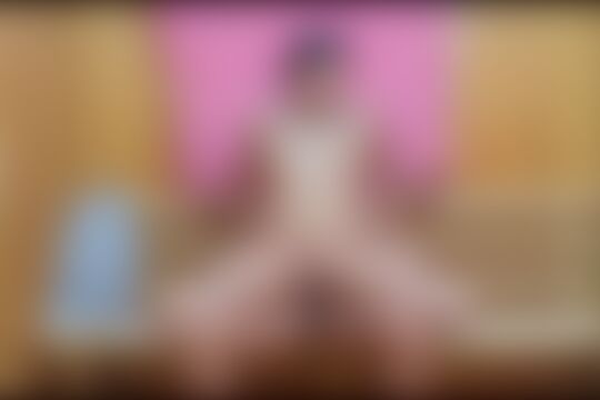 'Sauna'-Szene aus Süße asiatische Schülerin lässt sich im Klo und in der Sauna ficken