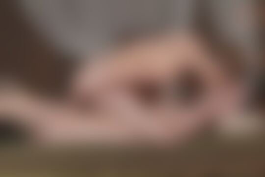 'Hawk Tuah'-Szene aus Alexis, Bella & Charlotta - Come As You Are